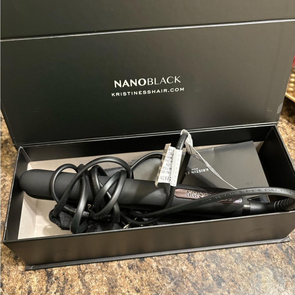 Kristen Ess mini travel flat iron